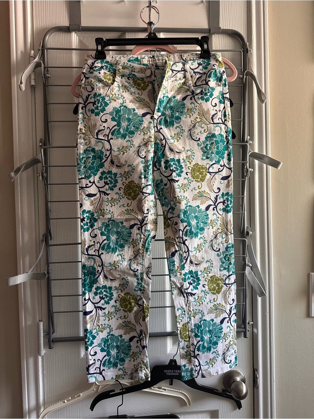 Jones New York White Floral Capris with Teal and Olive Accents